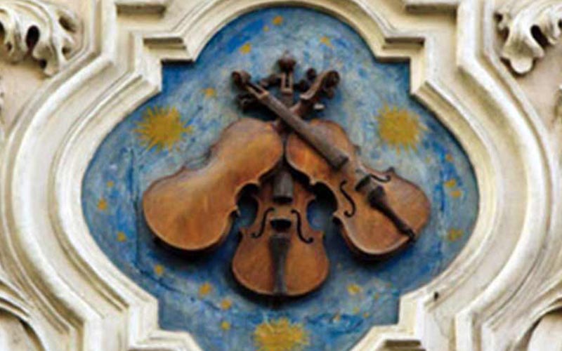 A tre violini